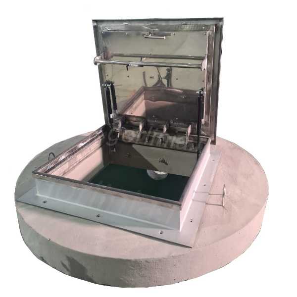 Открытая крышка технологического люка Люки технологические Лаз-Н из нержавеющей стали - открытая крышка