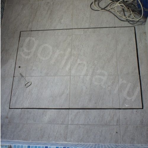 Щели по контуру из-за толстого слоя клеевой смеси Kak-kleit-plitku-na-lyuk-8.jpg