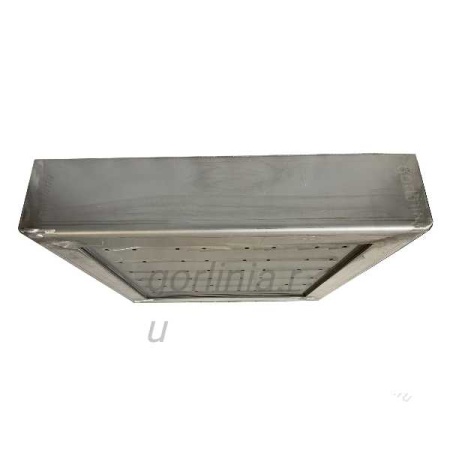 Гладкое дно крышки скрытого люка под газон без обвязки профилем